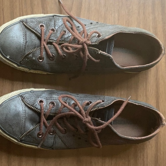 Distressed Leather Converse All Stars - Picture 3 of 3